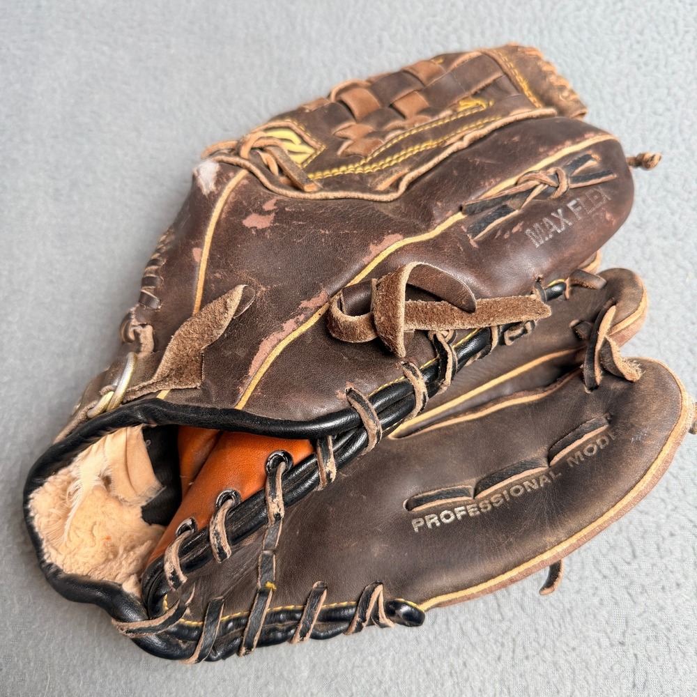 Mizuno Max Flex Professional Model 12 Inch Baseball Glove Brown Leather RHT
